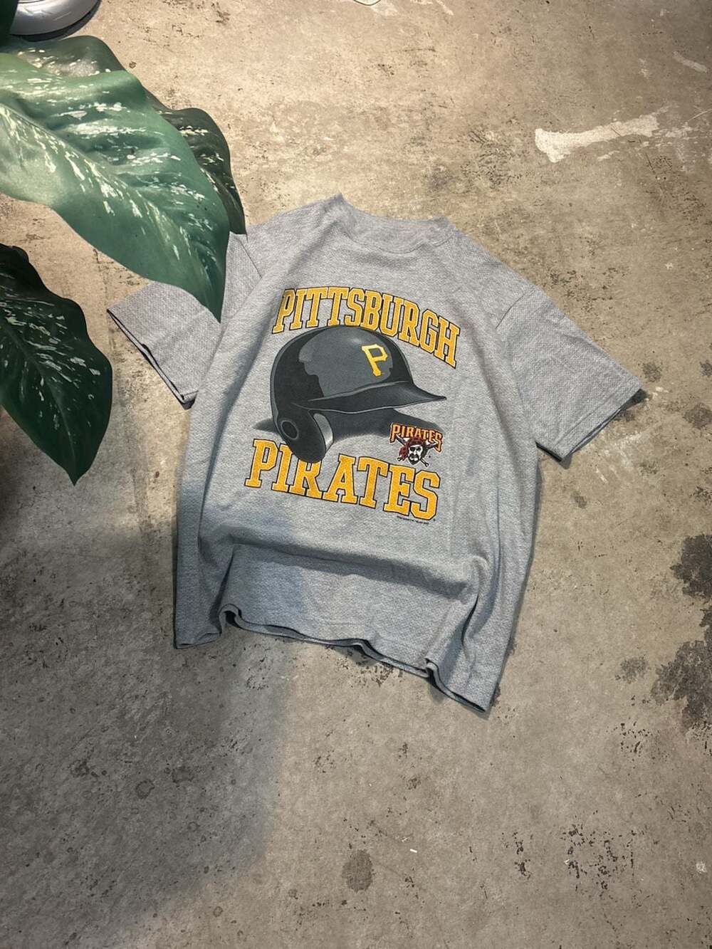 Vintage 2000 Pro Edge Pittsburgh Pirates MLB Graphic T-Shirt